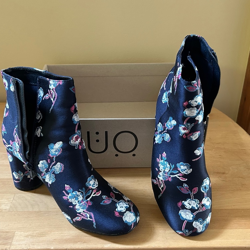 Urban Outfitters Juliette Floral Ankle Boot 8M